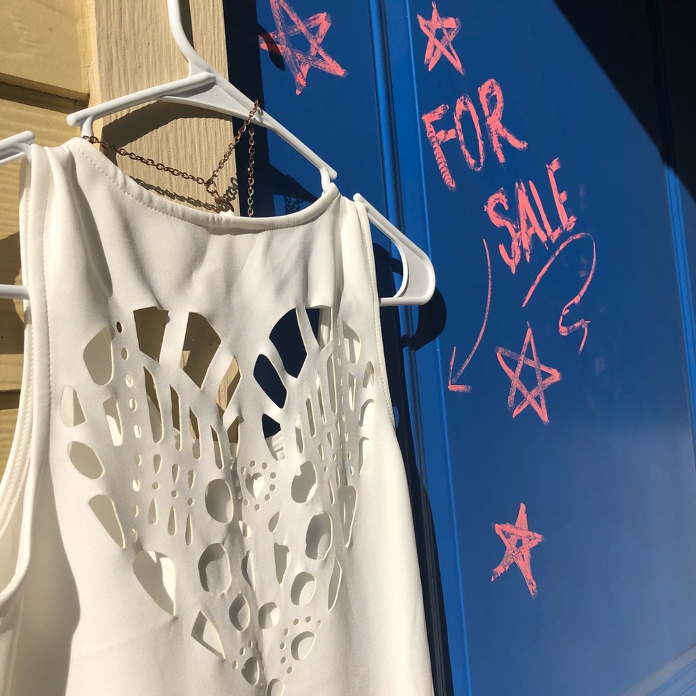 White back heart cut out dress w/gold necklace